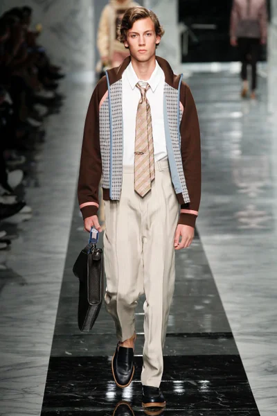 Look 15